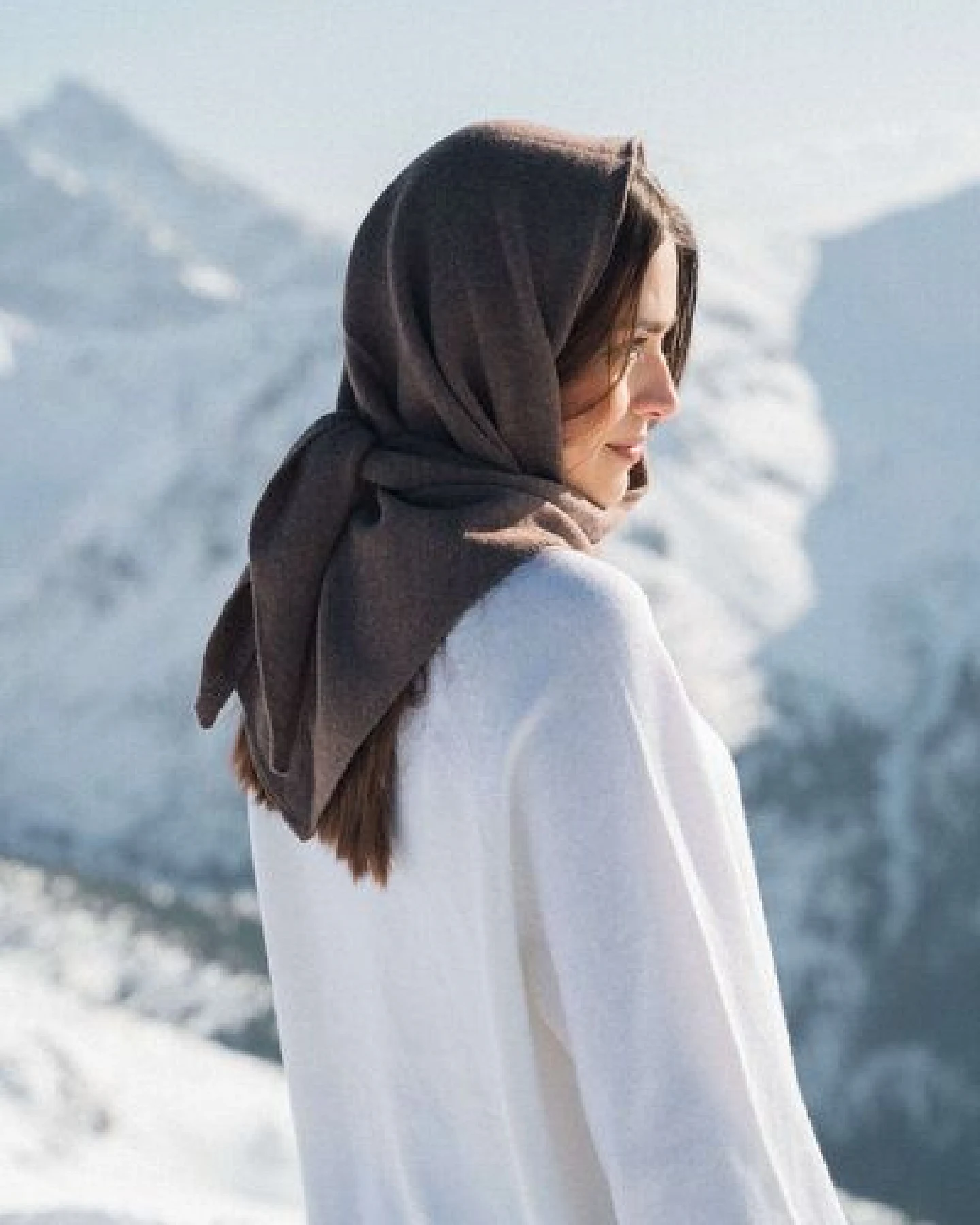 Kopyto BIRUANG XL Große Bandana / Halstuch 100% Merinowolle RWS-zertifiziert, ökologisch, unifarben – Ansicht 3