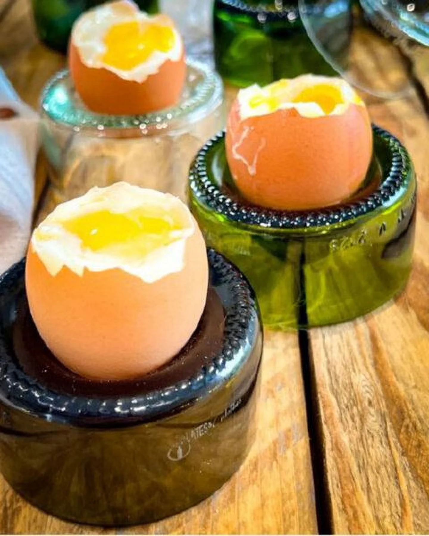 Eierbecher aus Weinflaschen Glas im 4er Set von Plates et Culotées - aus Upcycling Glas – Ansicht 3