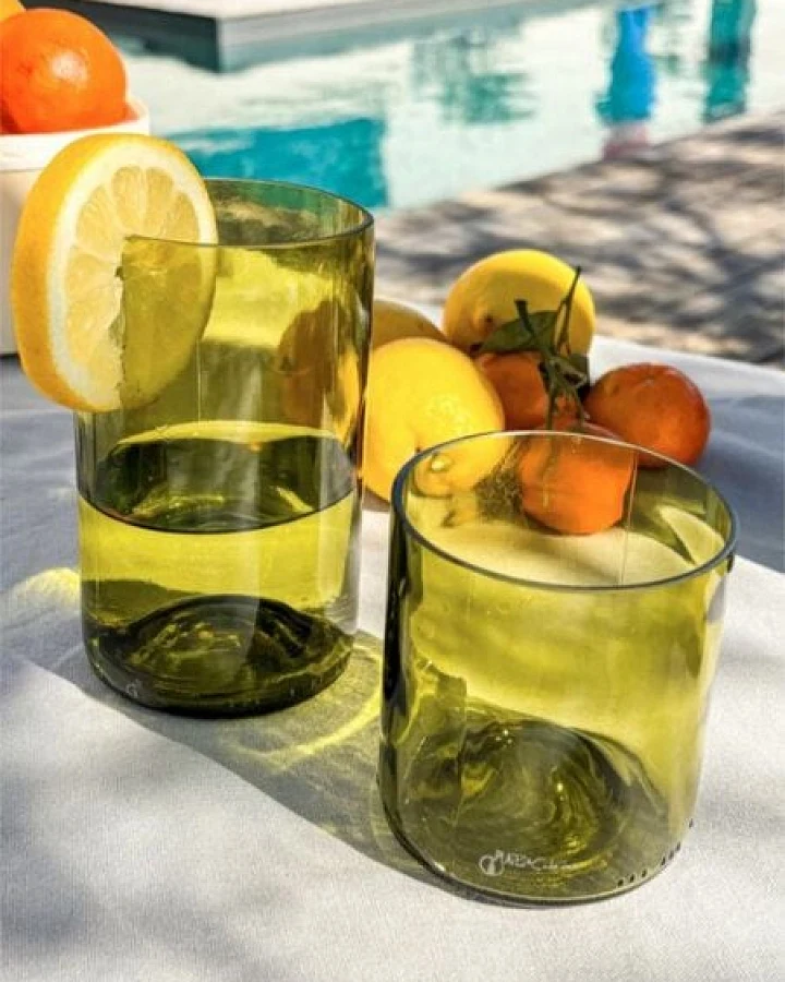 Upcycling-Glas aus Weinflasche - Grün von Plates et Culotées - Weingläser
