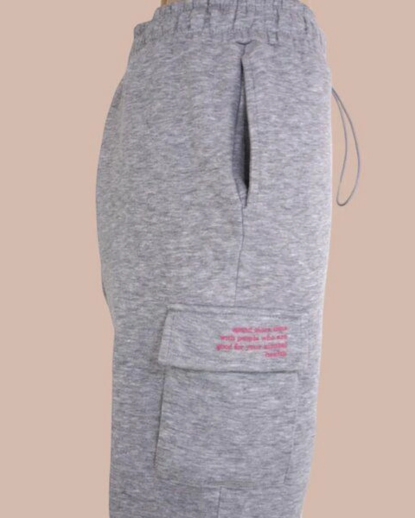 GOOD GIRL BAD HABITS Sweat Jogging-Cargo-Hose "MENTAL HEALTH" – Ansicht 4