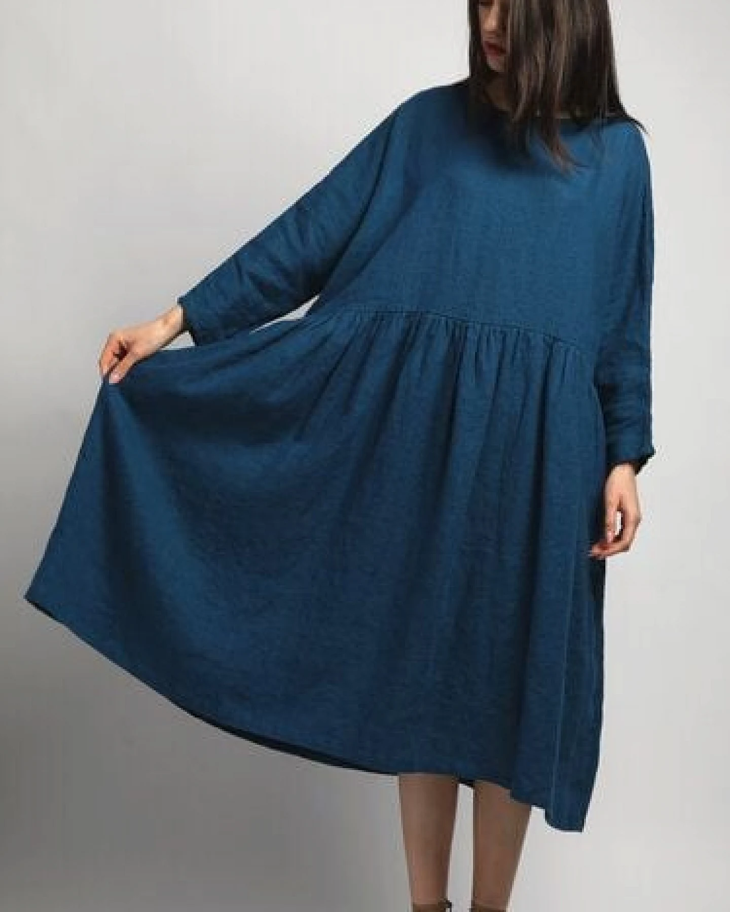 KNOTIUM EIRA Voluminöses Smock-Leinenkleid – Ansicht 2