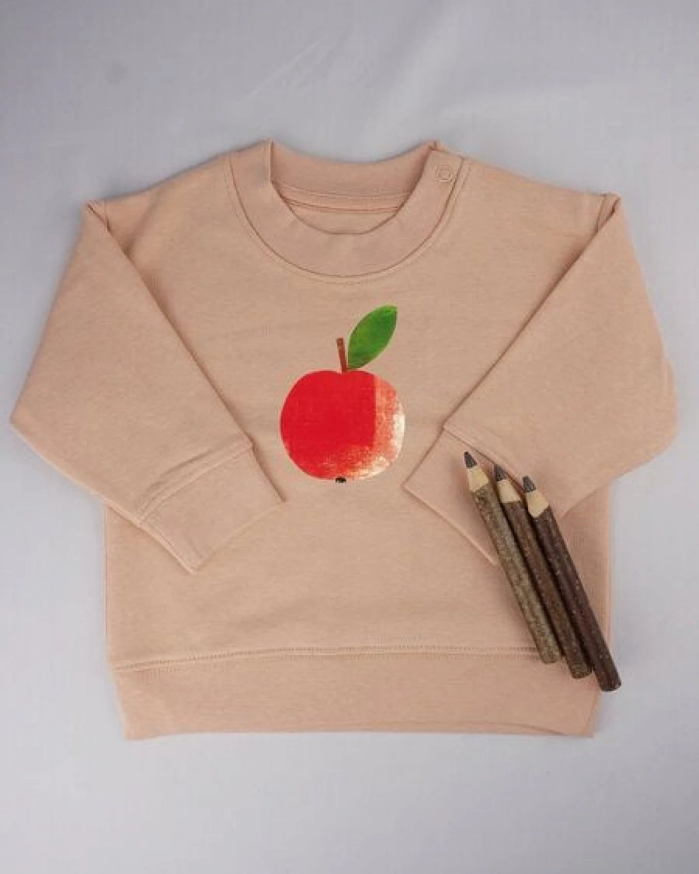 Meladi Kinder Baby - Sweater aus Biobaumwolle - Apfel auf Creme Latte – Ansicht 3