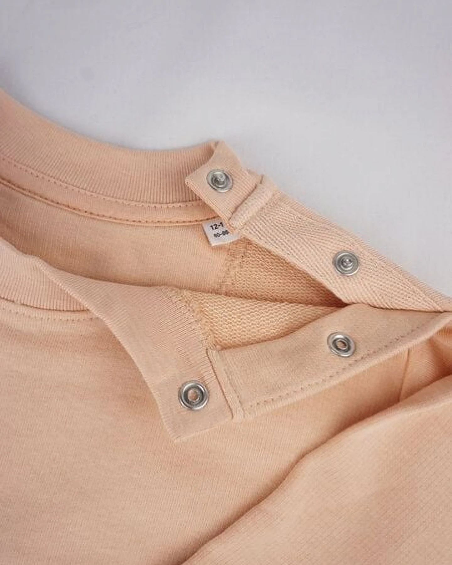 Meladi Kinder Baby - Sweater aus Biobaumwolle - Birne auf Creme Latte – Ansicht 4