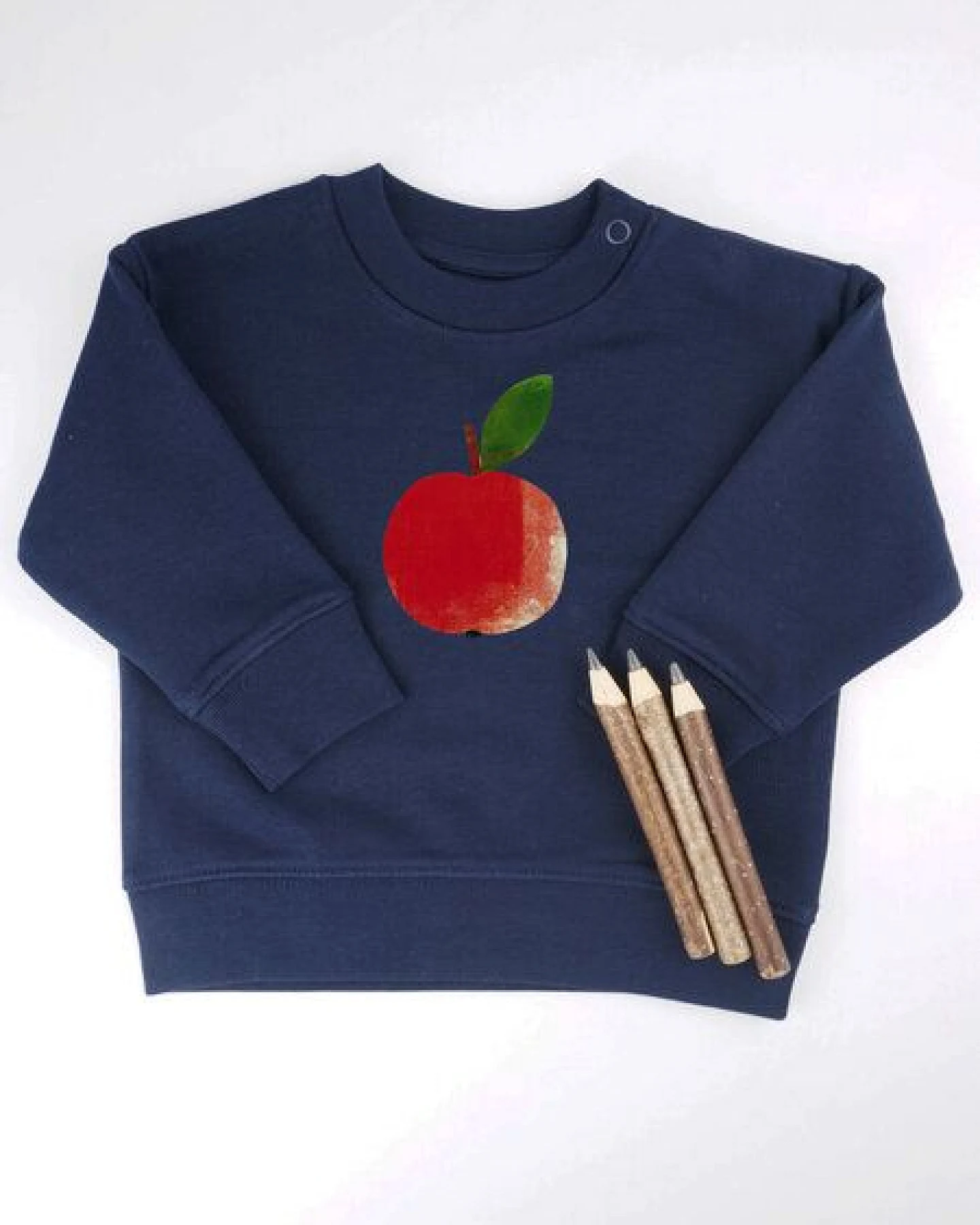MELAdi Kinder Baby - Sweater aus Biobaumwolle - Apfel auf Navy Blue – Ansicht 3