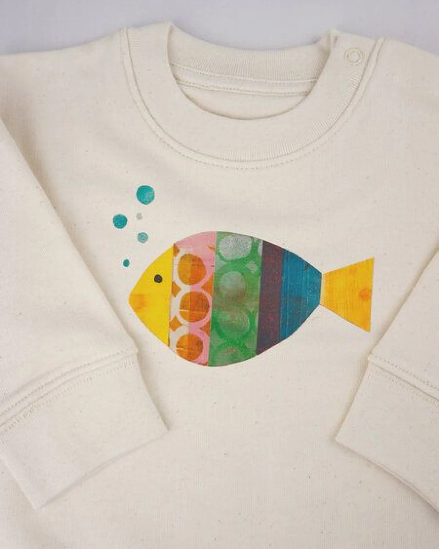 Meladi Kinder Baby - Sweater aus Biobaumwolle - Fisch auf Natural Raw – Ansicht 2