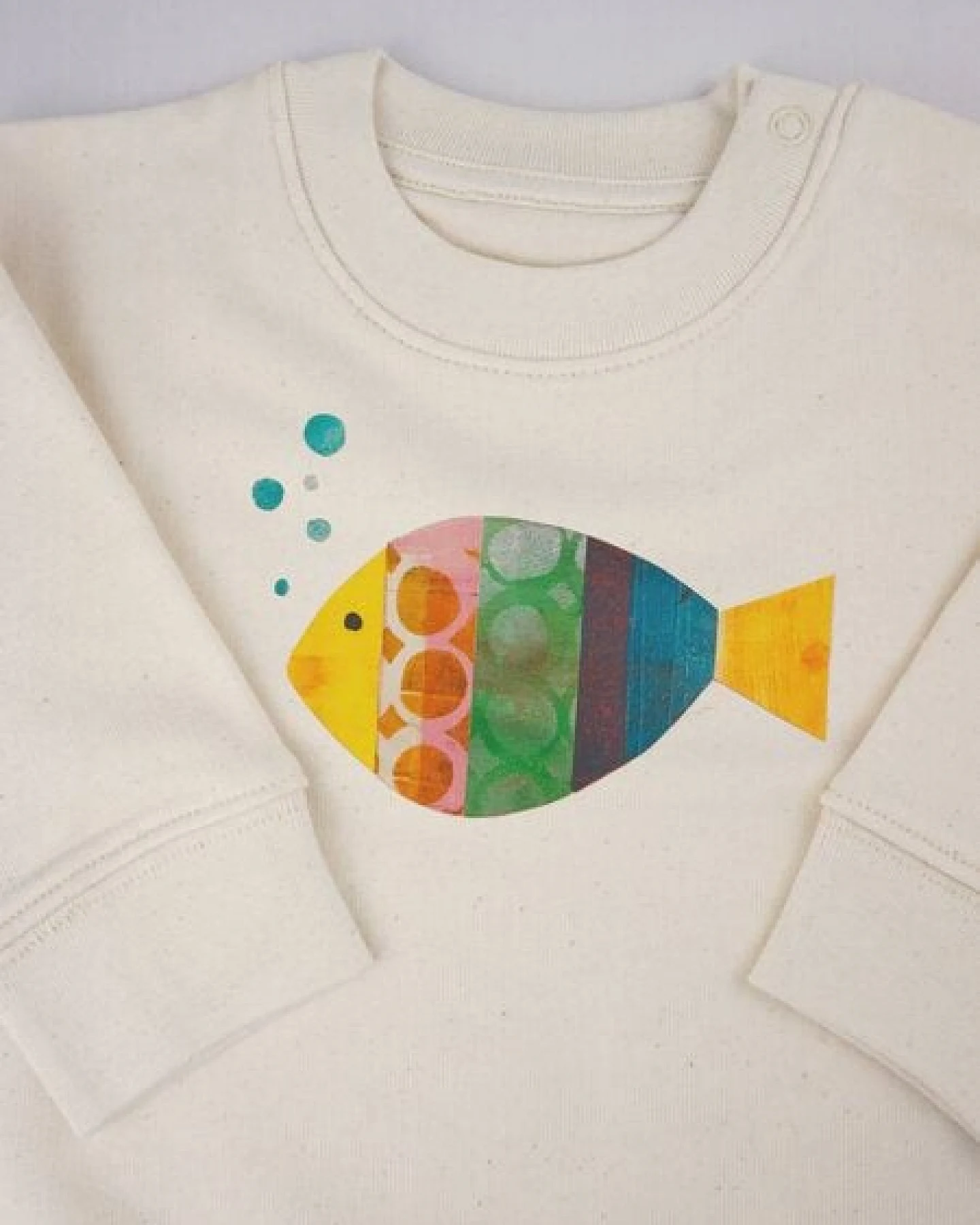 Meladi Kinder Baby - Sweater aus Biobaumwolle - Fisch auf Natural Raw – Ansicht 2