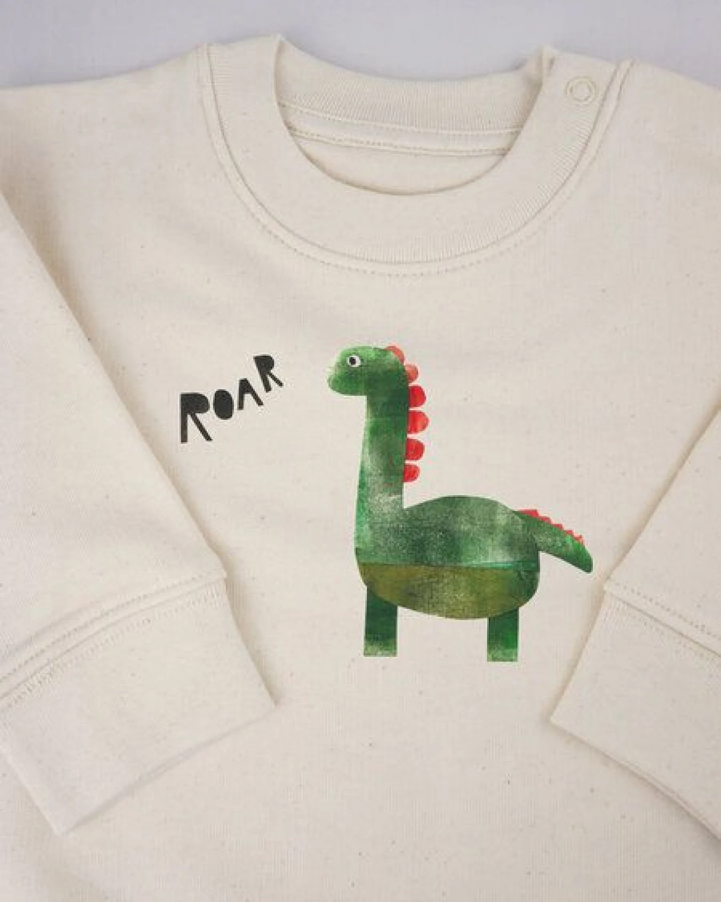 MELAdi Kinder Baby - Sweater aus Biobaumwolle - Dino auf Natural Raw – Ansicht 3