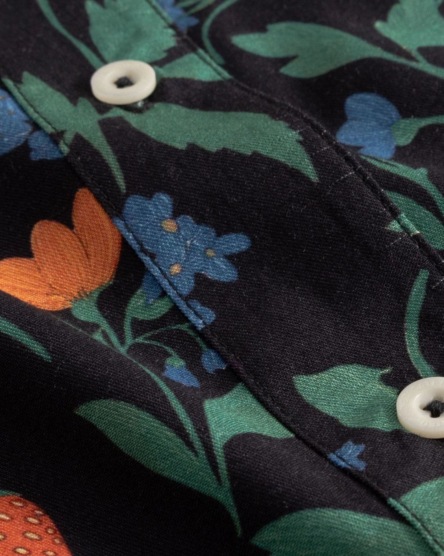 Bluse Alsvik Strawberry Field Black – Ansicht 6
