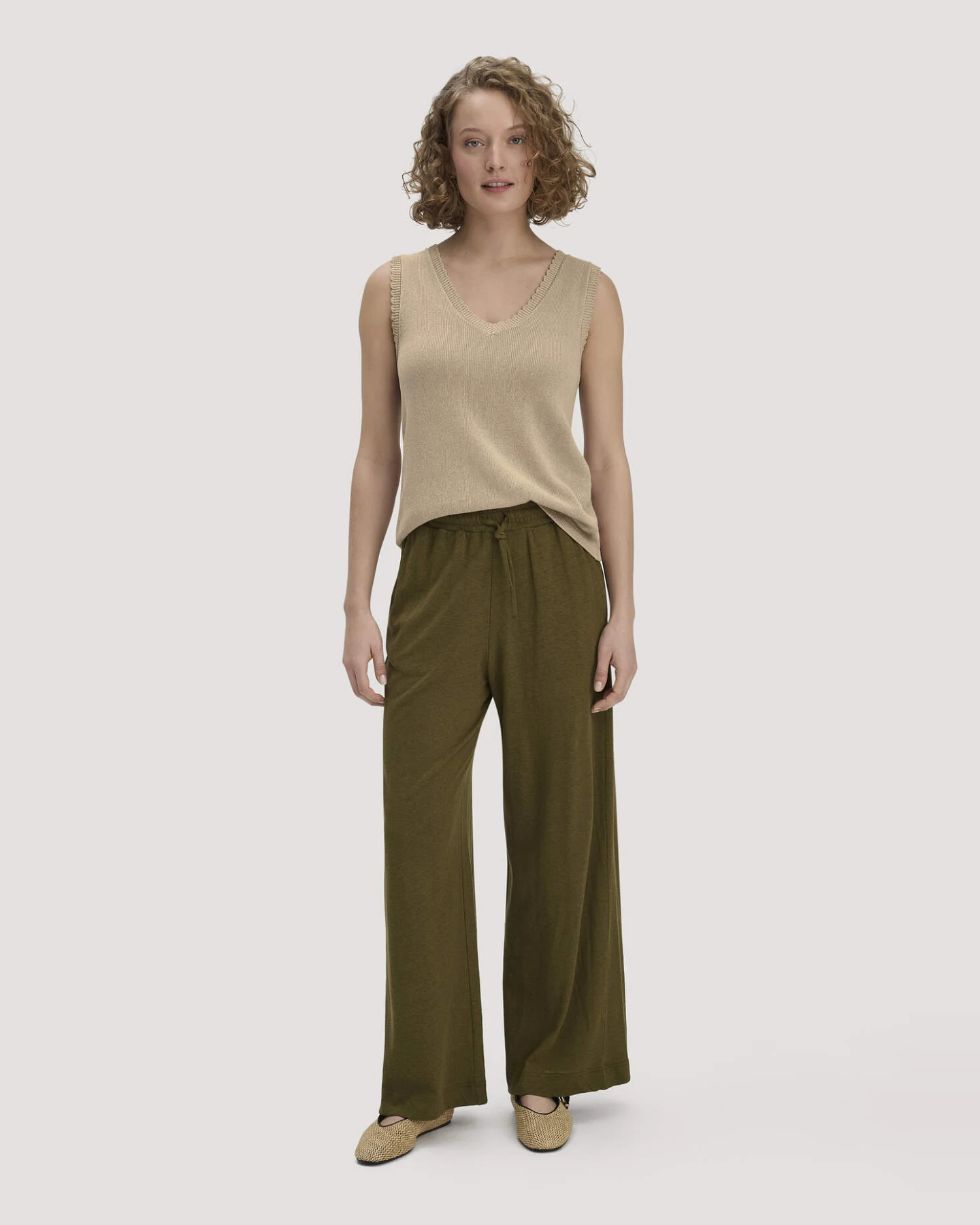 hessnatur Damen Strick Top Regular aus Leinen mit Bio-Baumwolle und LENZING™ ECOVERO - beige - Größe L – Ansicht 2