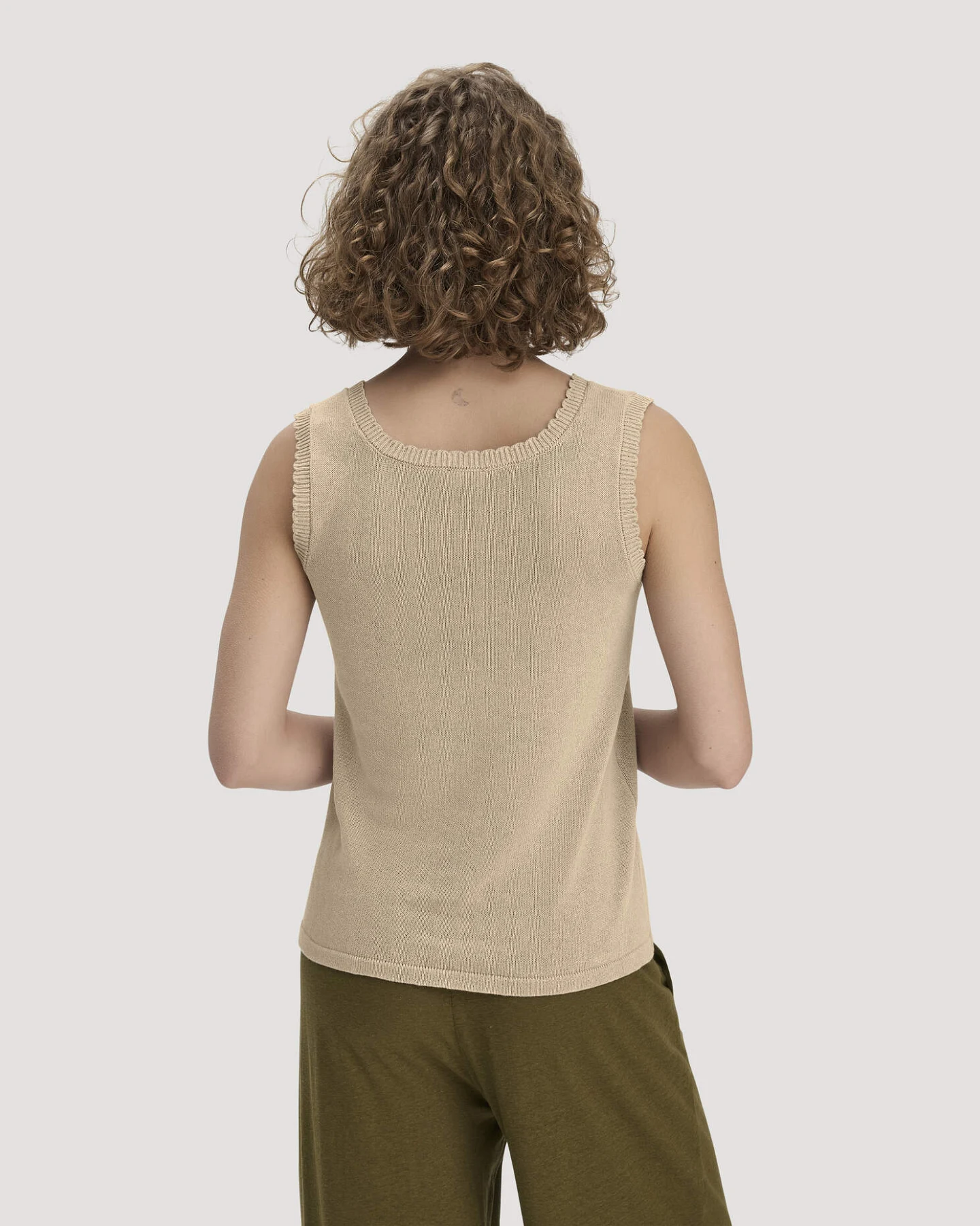 hessnatur Damen Strick Top Regular aus Leinen mit Bio-Baumwolle und LENZING™ ECOVERO - beige - Größe XXL – Ansicht 3