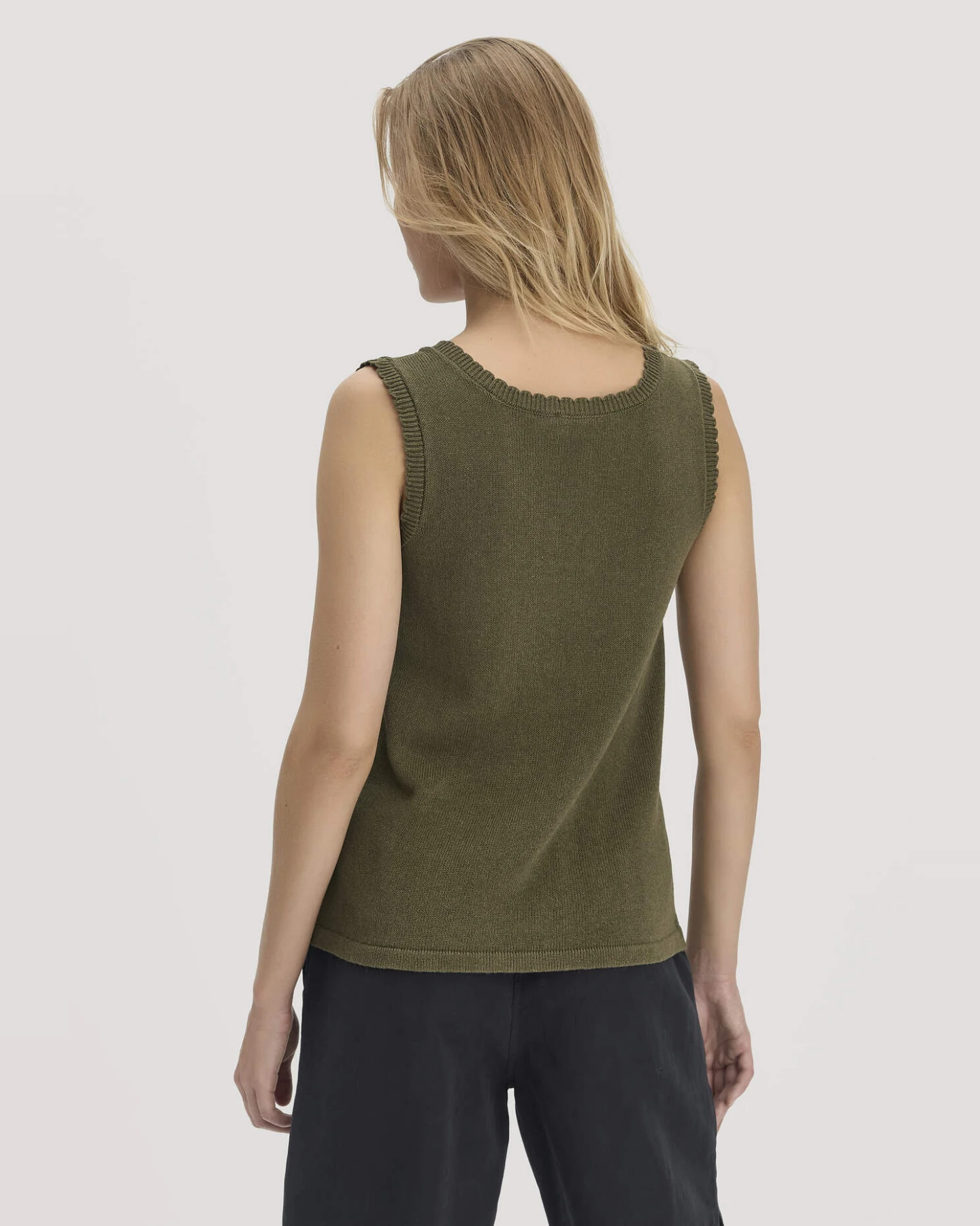 hessnatur Damen Strick Top Regular aus Leinen mit Bio-Baumwolle und LENZING™ ECOVERO - grün - Größe M – Ansicht 3
