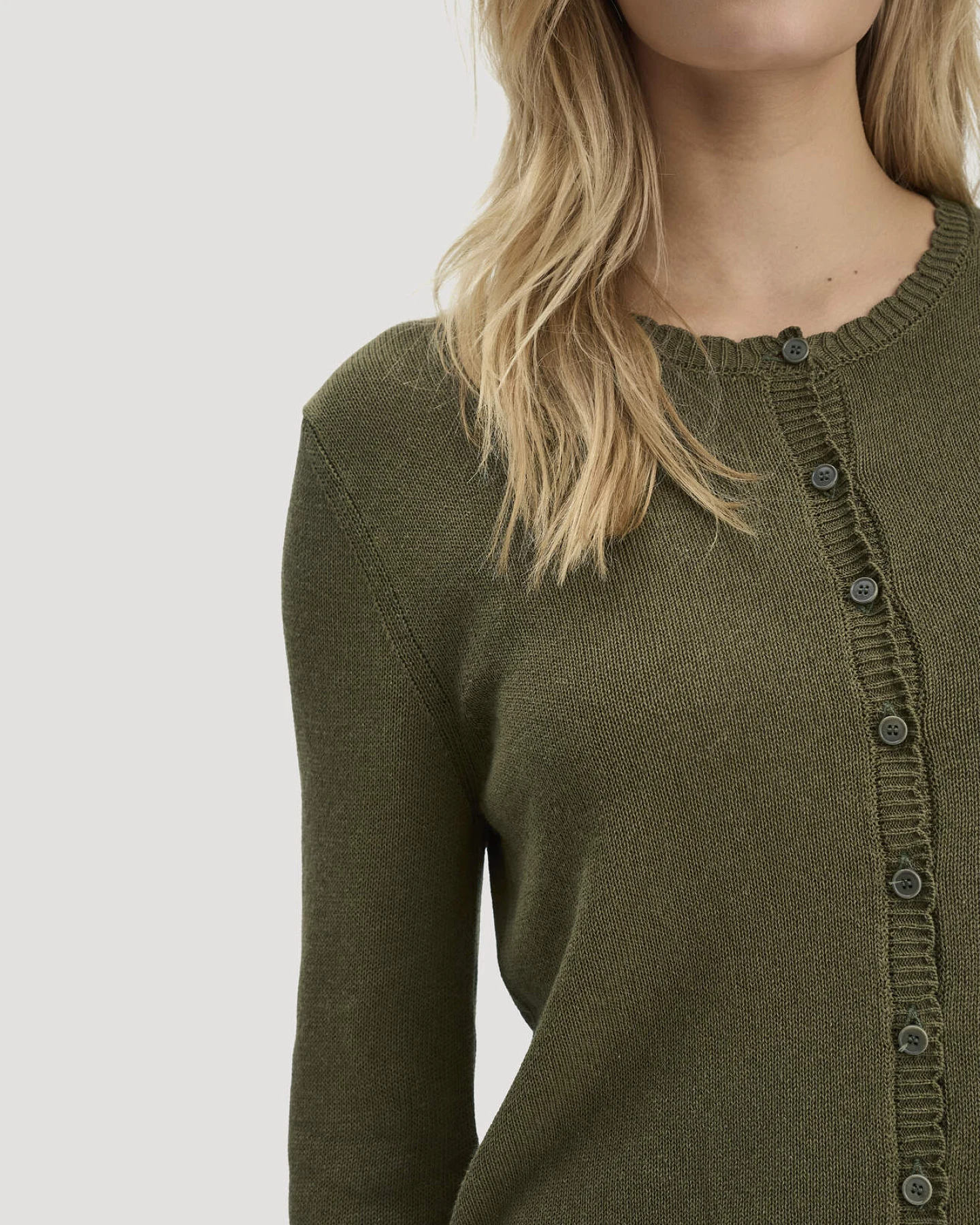 hessnatur Damen Strick Jacke Regular aus Leinen mit Baumwolle und Viskose - grün - Größe XXL – Ansicht 4