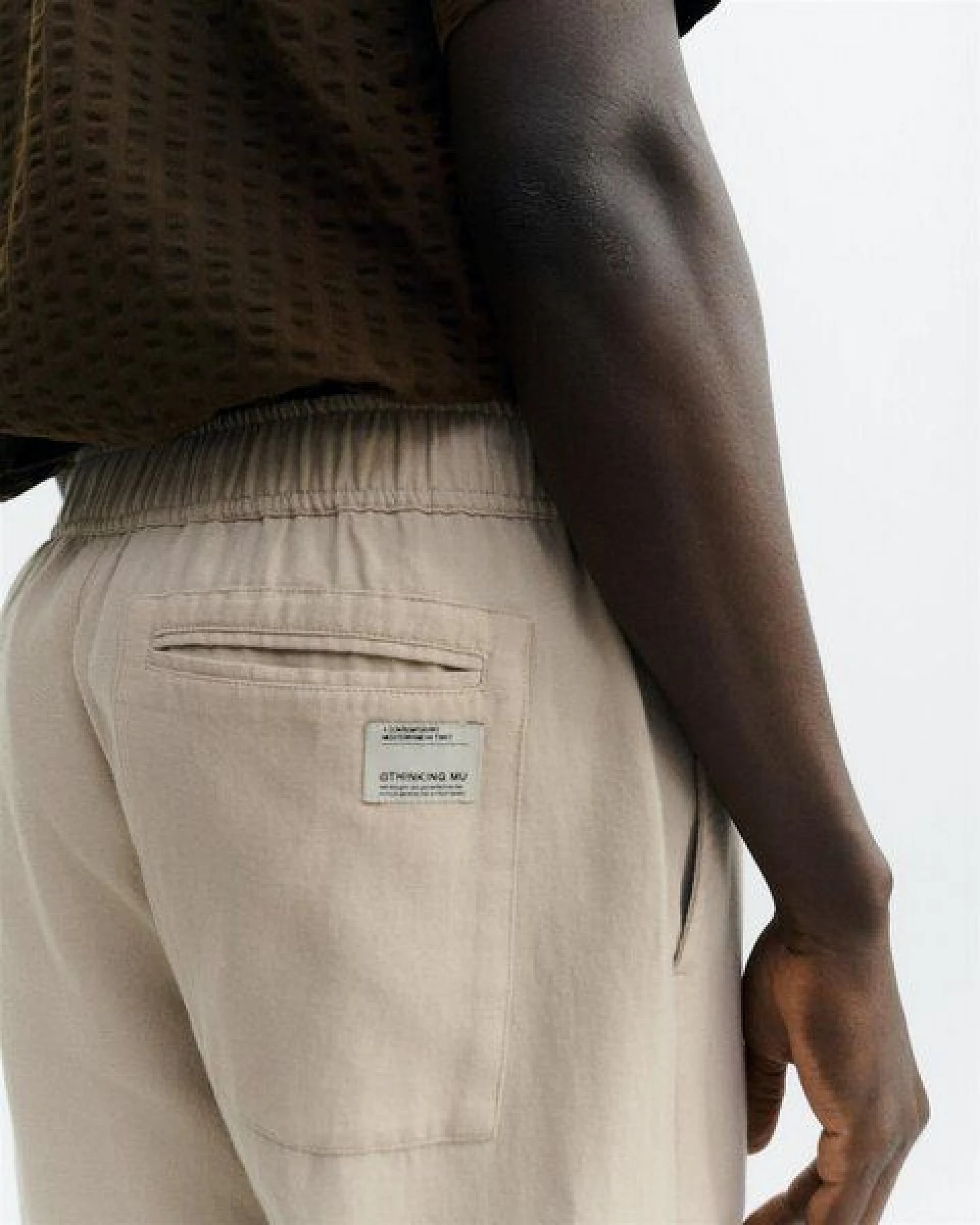 thinking mu Chino Hose - Light Travel Pants - aus Bio-Baumwolle – Ansicht 2