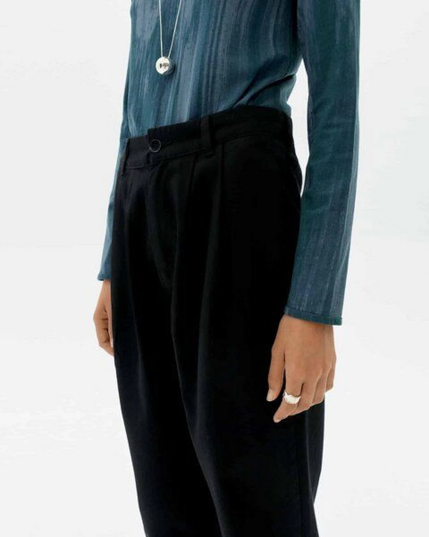 thinking mu Bundfaltenhose aus schwerer Baumwolle Modell: Rina – Ansicht 3