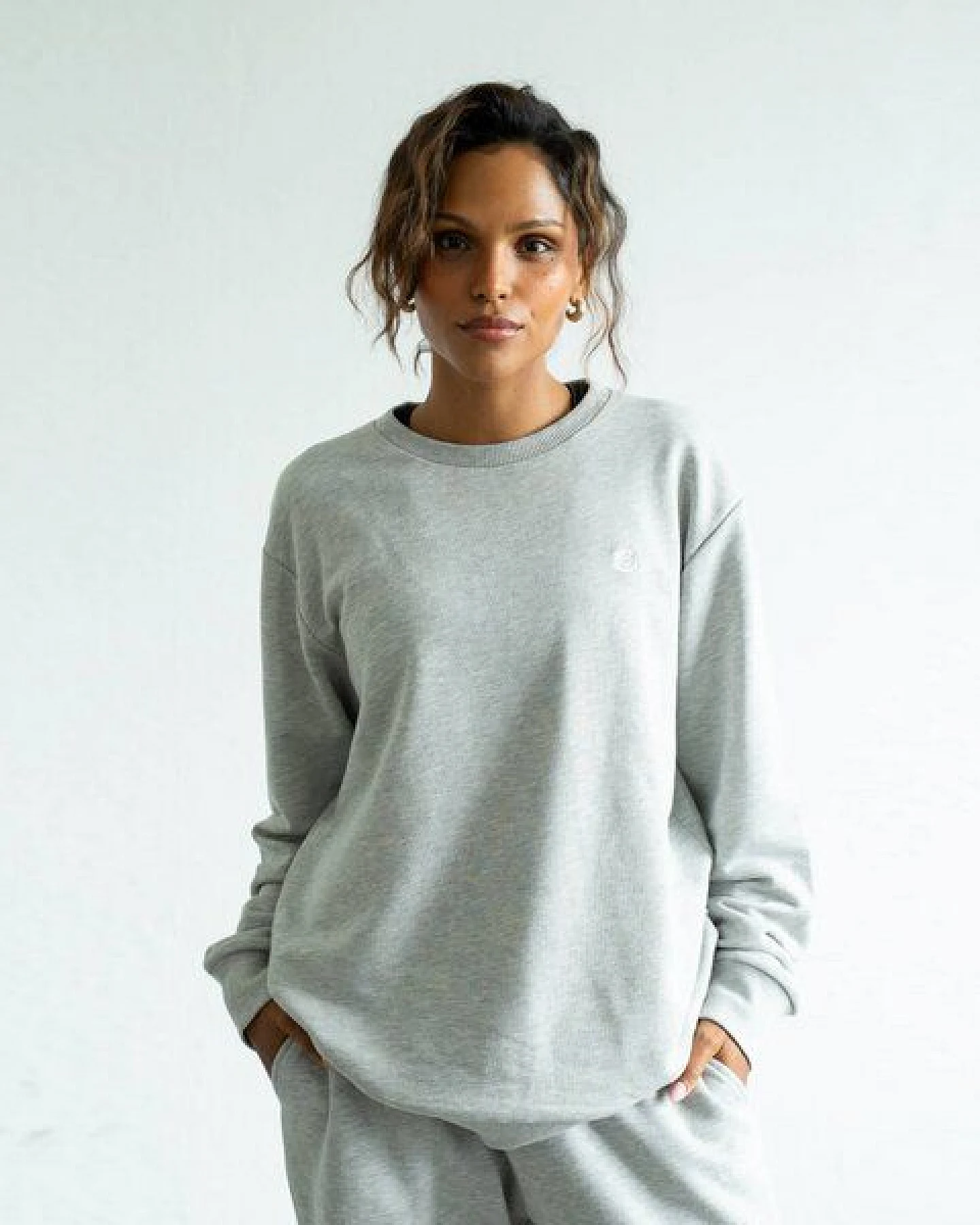 VIDAR Sport Natural Crewneck Sweater Damen aus TENCEL Modal & Bio-Baumwolle – Ansicht 2
