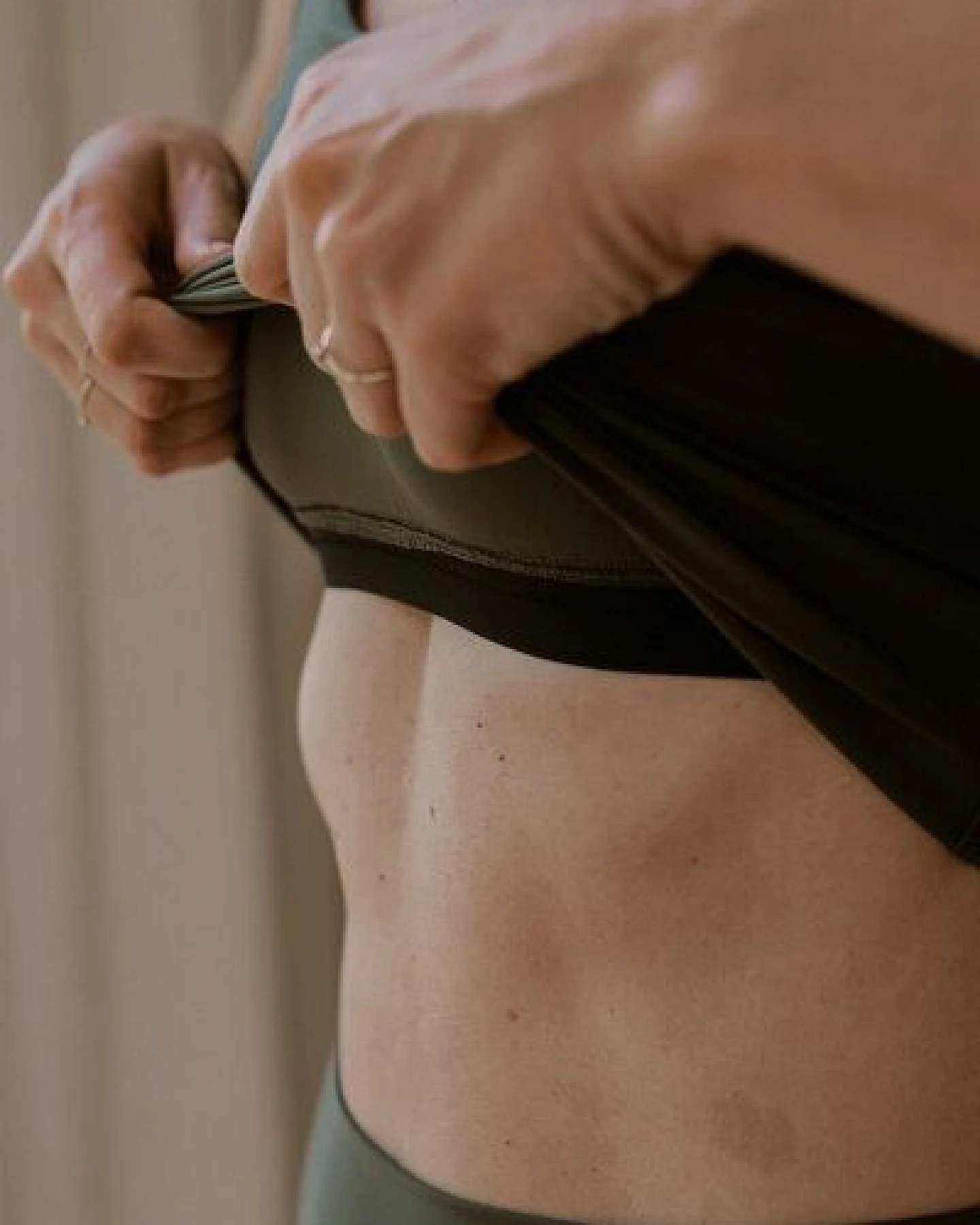 The View Yoga Iris Top Forever Black – Ansicht 3