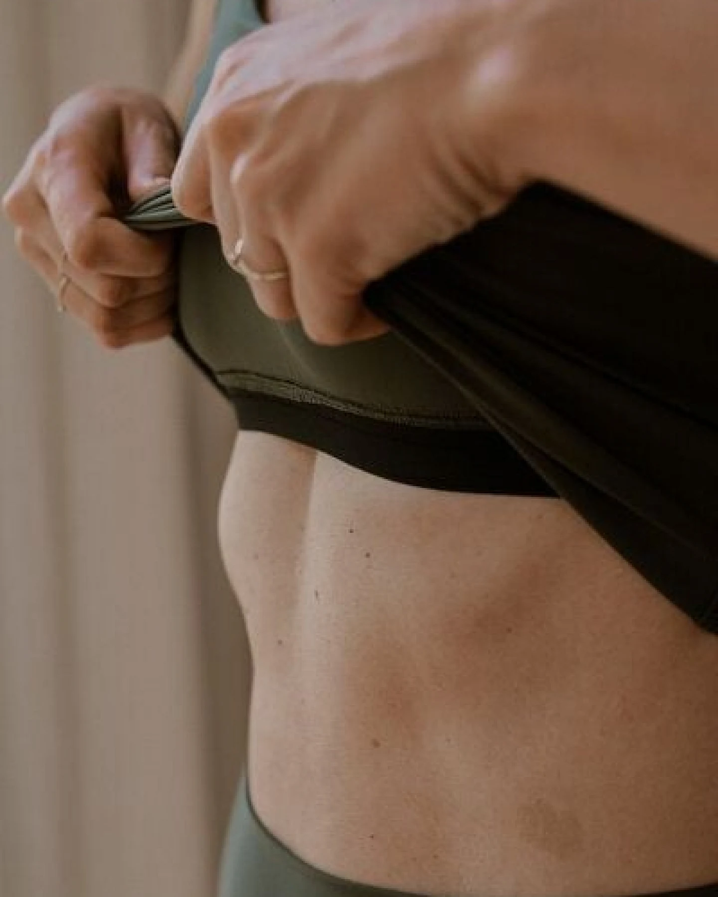 The View Yoga Iris Top Forever Black – Ansicht 3