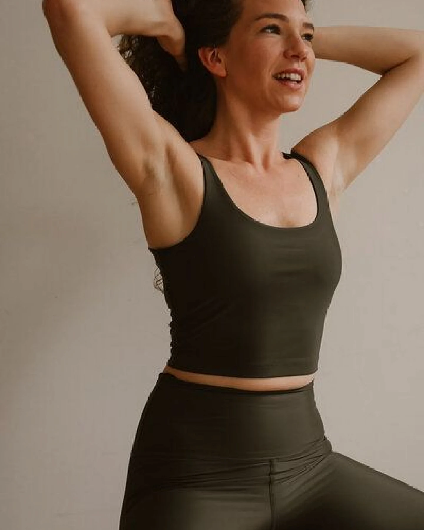 The View Yoga Iris Top Forest Green – Ansicht 3