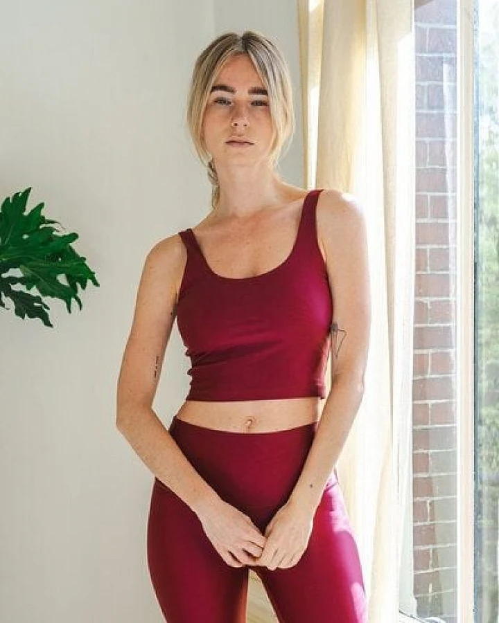 The View Yoga Iris Top Bright Bordeaux
