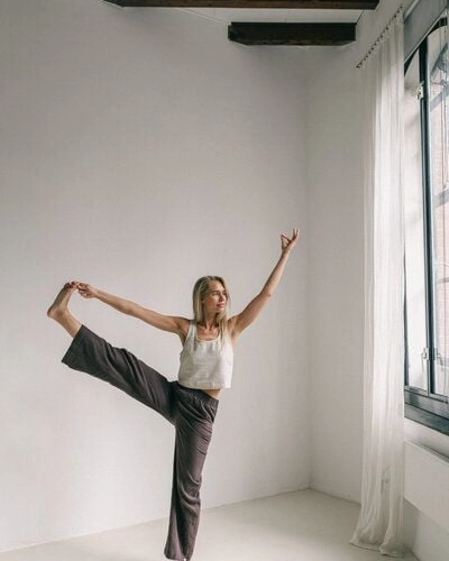 The View Yoga Teya Pants Brown – Ansicht 4