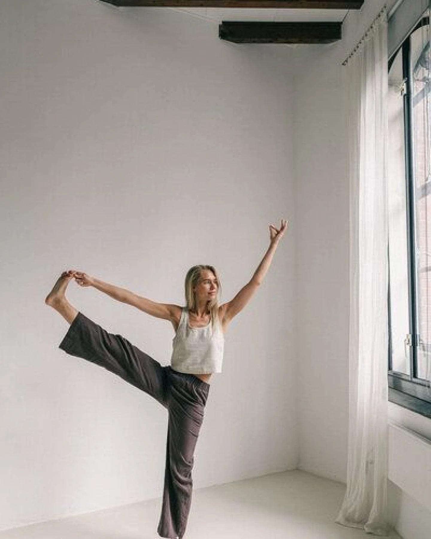 The View Yoga Teya Pants Brown – Ansicht 4
