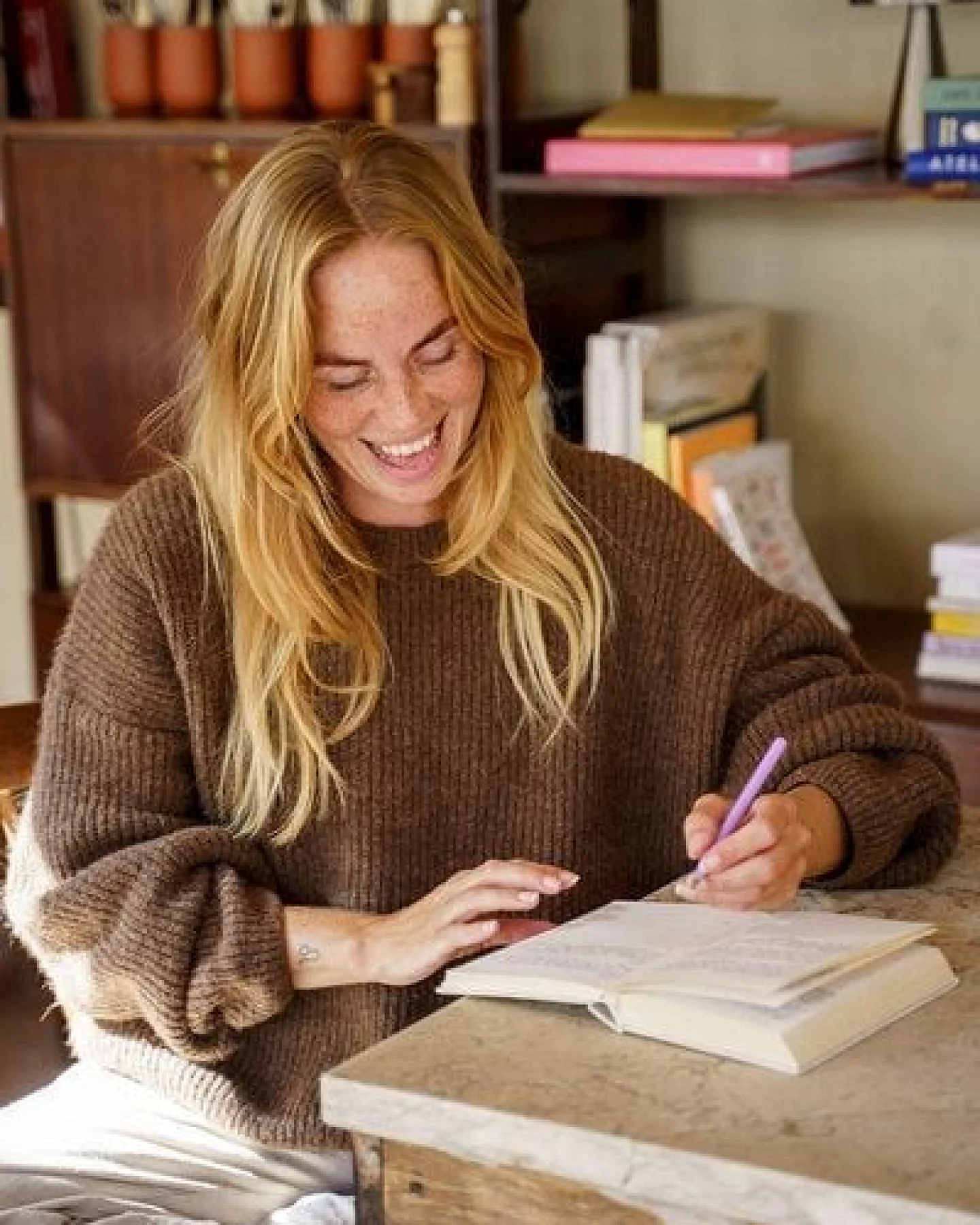 The View Yoga Anna Sweater Brown – Ansicht 4