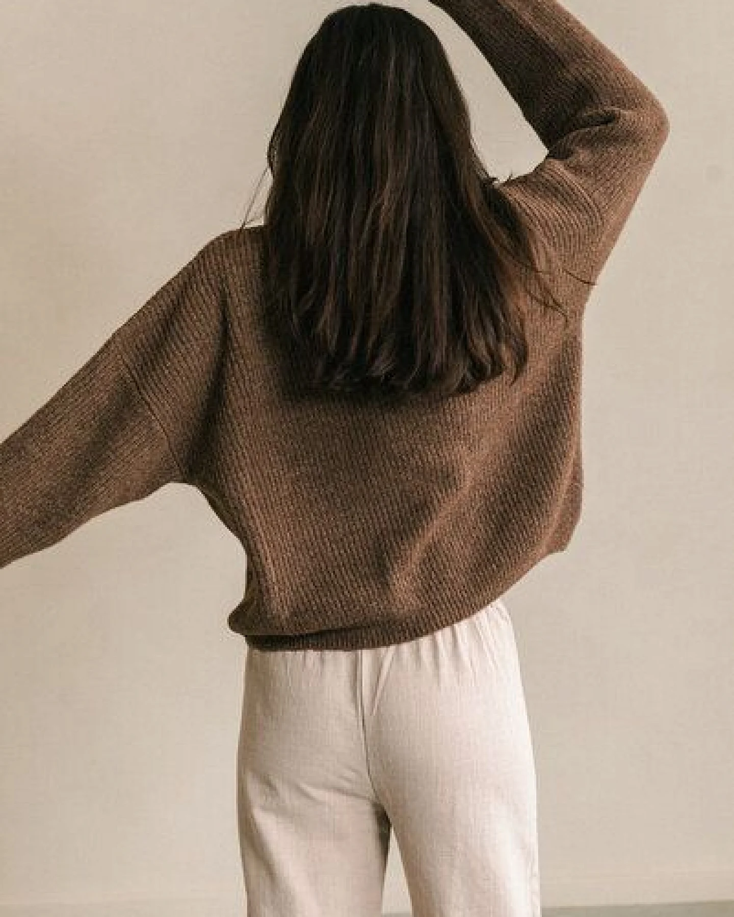 The View Yoga Anna Sweater Brown – Ansicht 2