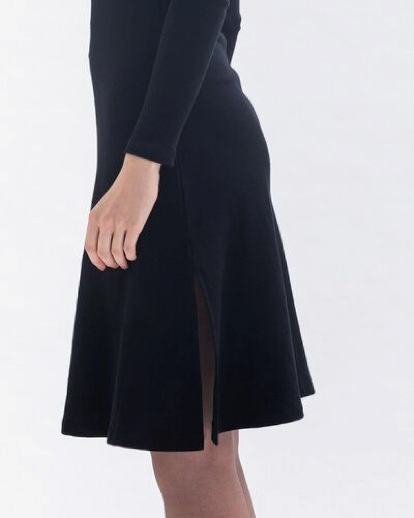 Studio Hertzberg Winterkleid JUU-DY mit kleinem Stehkragen und Schlitzen aus Bio Baumwolle – Ansicht 4