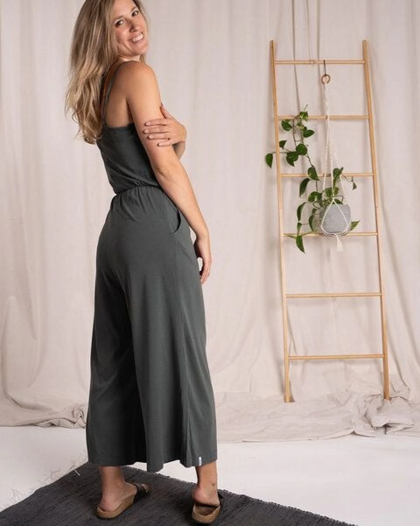 Vresh Clothing Velicity - Jumpsuit mit TENCEL (TM) Lyocell – Ansicht 4