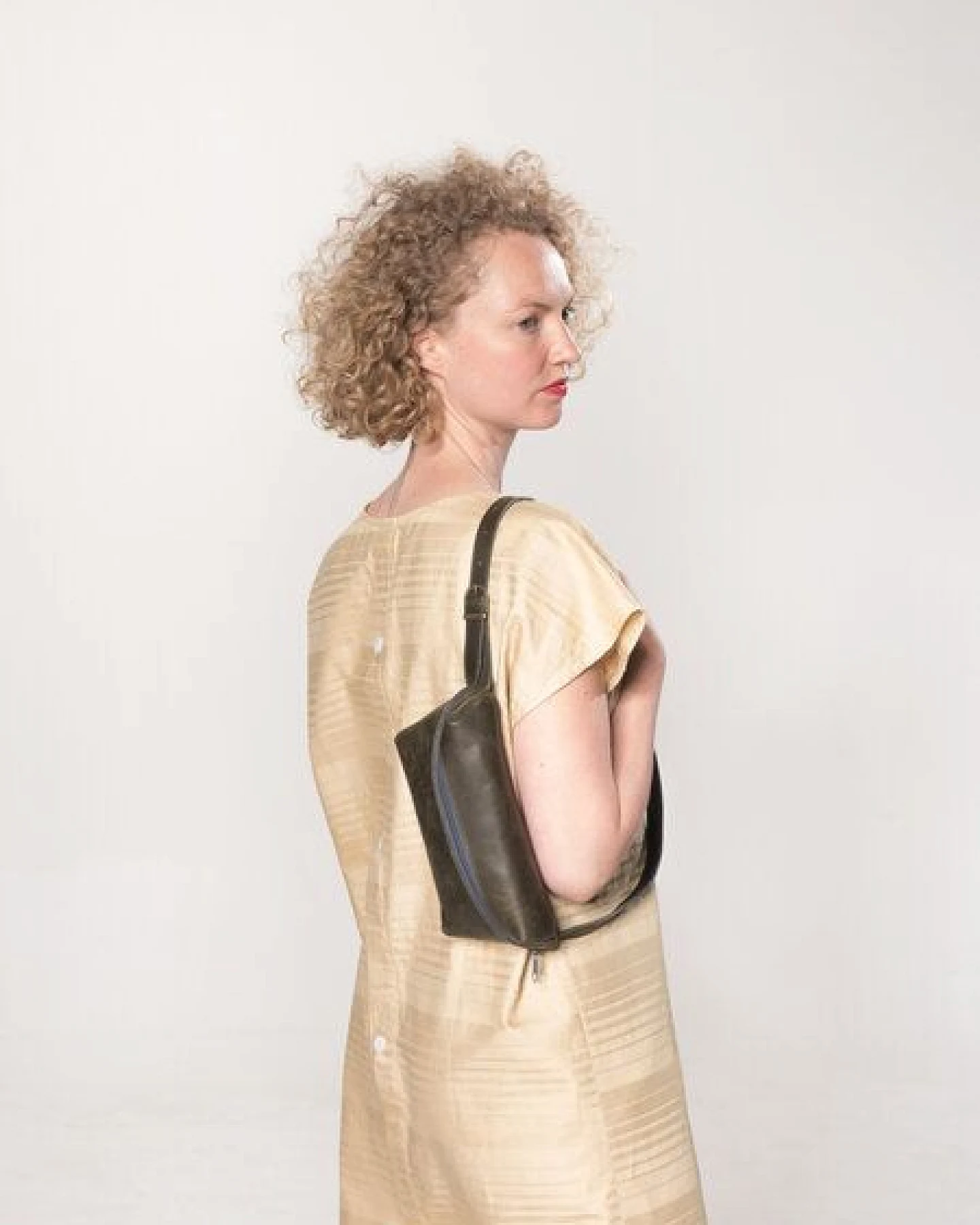 monday market Bauchtasche Luca aus Pull-Up-Leder – Ansicht 4