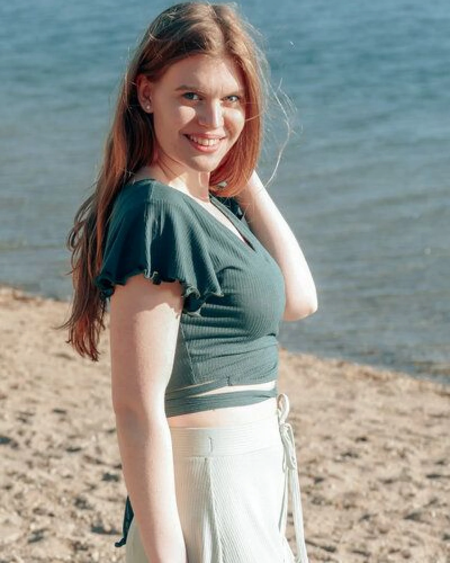 Vivien Joy Wickeltop mit Schmetterlingsärmel - Farrah – Ansicht 3