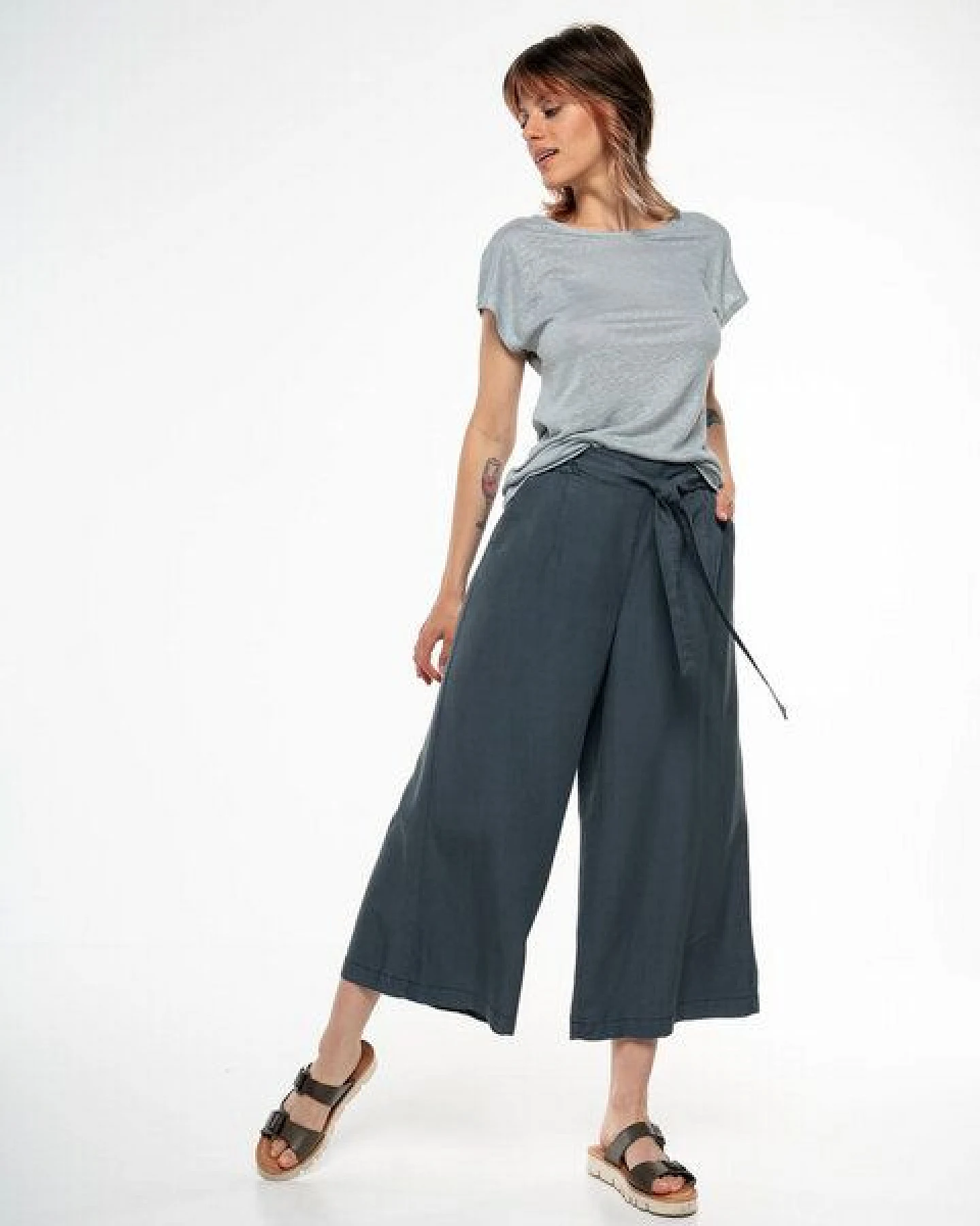 Alma & Lovis Elegantes Kurzarmshirt aus 100% Leinen-Jersey – Ansicht 2