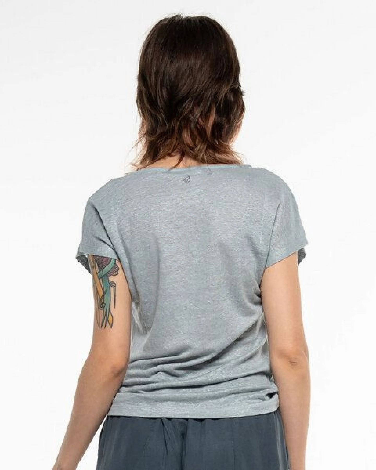 Alma & Lovis Elegantes Kurzarmshirt aus 100% Leinen-Jersey – Ansicht 3