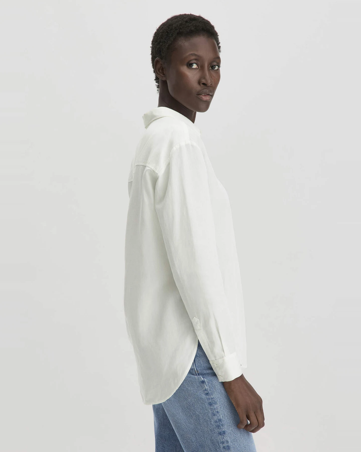 hessnatur Damen Bluse Relaxed aus weichem TENCEL™ Lyocell mit Leinen - weiß - Größe 44 – Ansicht 3
