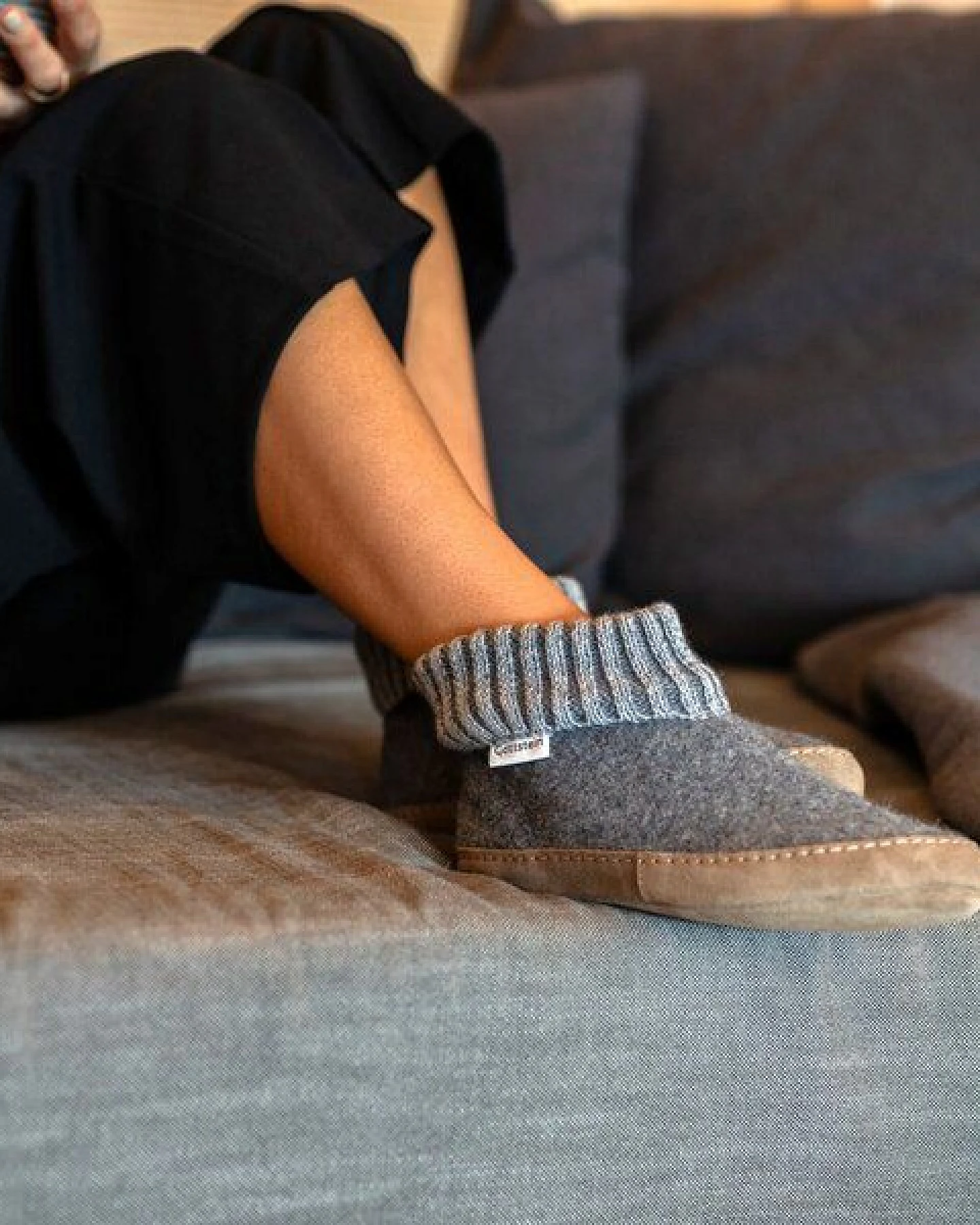 Gottstein Hüttenschuh Dakota - Hoher Filzhausschuh für Damen & Herren aus 100% Schurwolle mit extra bequemer Ledersohle & elastischem Strickbund – Ansicht 2