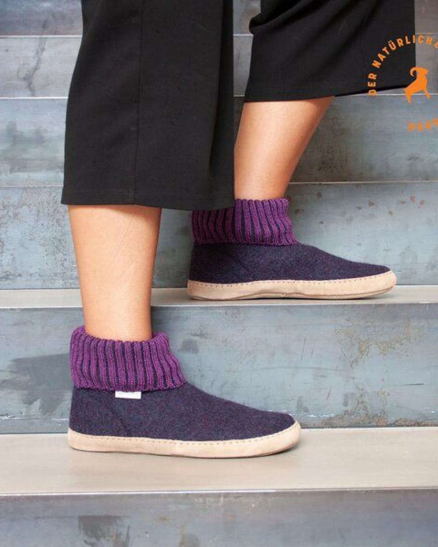 Gottstein Hüttenschuh Dakota - Hoher Filzhausschuh für Damen & Herren aus 100% Schurwolle mit extra bequemer Ledersohle & elastischem Strickbund – Ansicht 2