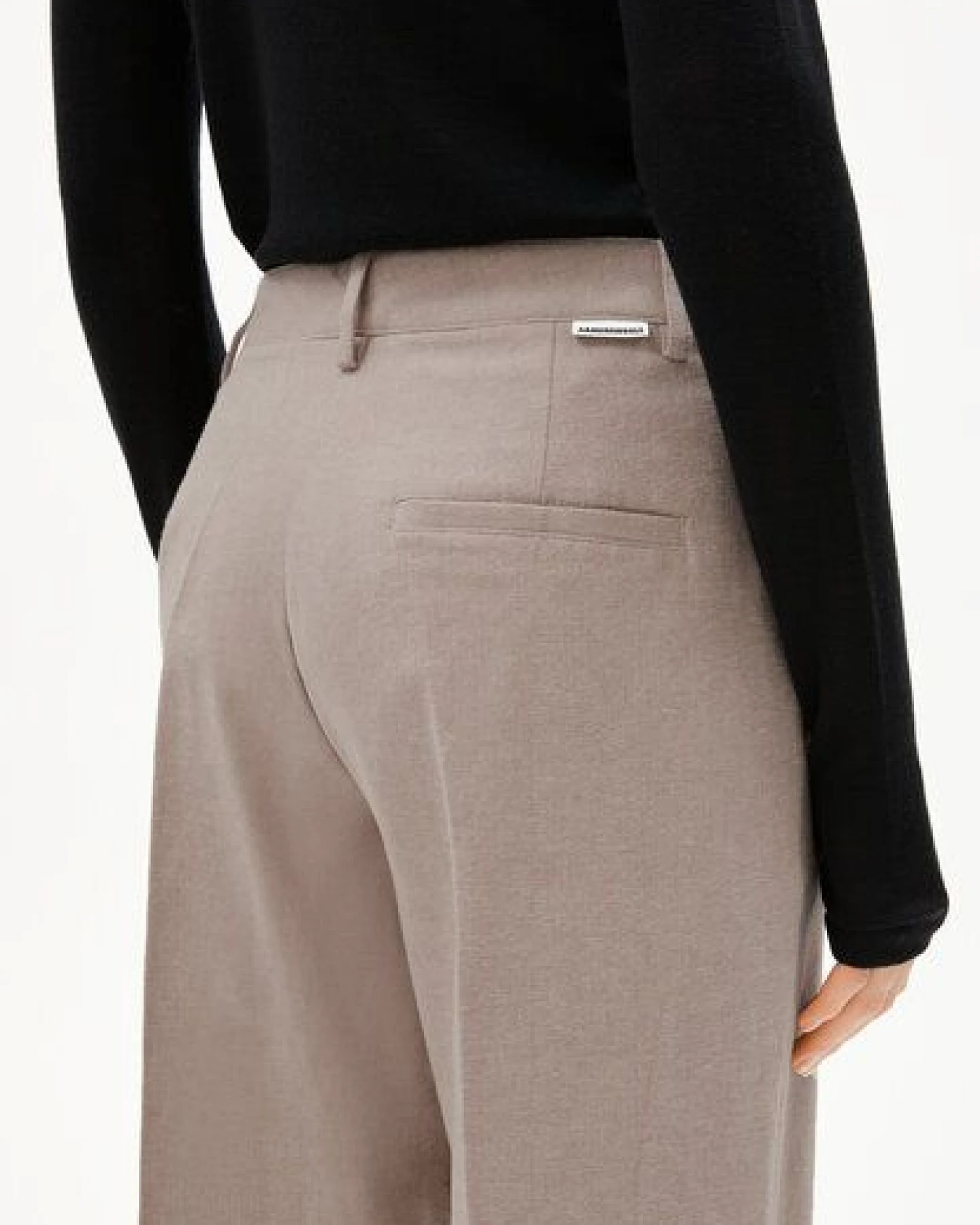 ARMEDANGELS LEANDRAA HANDAAS Damen Webhose aus Bio-Baumwoll Mix – Ansicht 3