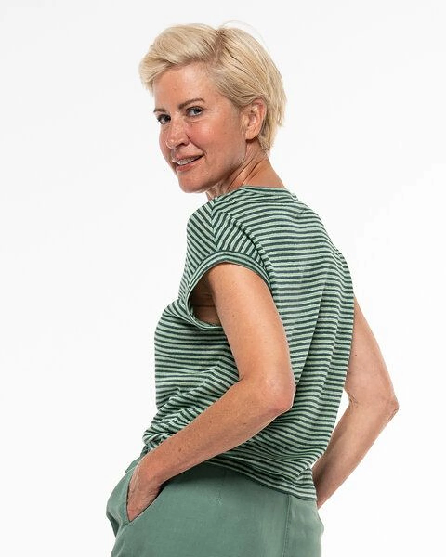 Alma & Lovis Legeres Shirt im Ringellook aus Leinen-Jersey – Ansicht 3