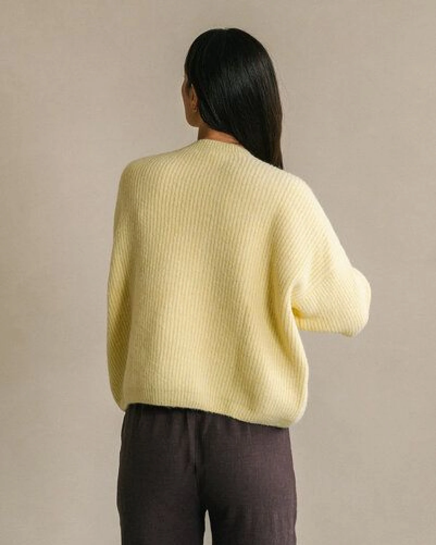 The View Yoga Anna Sweater Yellow – Ansicht 2