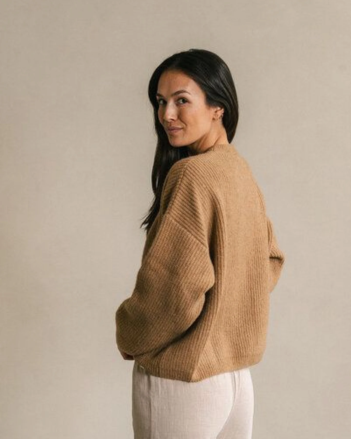 The View Yoga Anna Sweater Beige – Ansicht 2