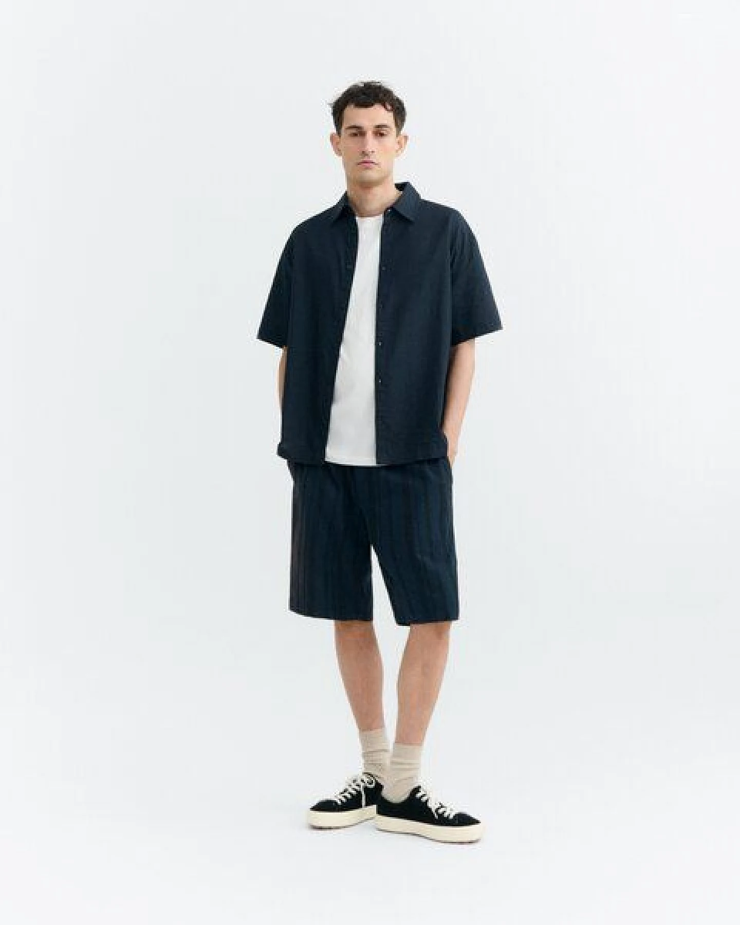 thinking mu Gestreifte Shorts Modell: Gasper – Ansicht 2