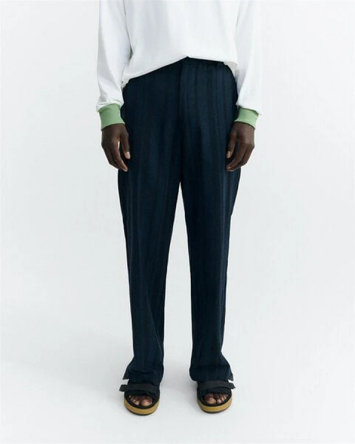 thinking mu Gestreifte Stoffhose Modell: Marc