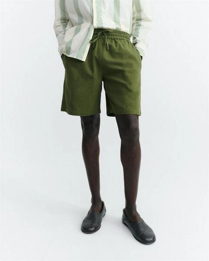 thinking mu Shorts Modell: Henry
