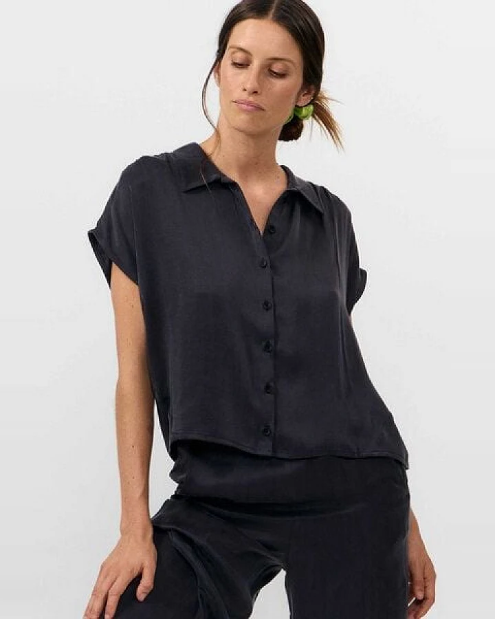Suite 13 Lab Sur Bluse aus Cupro-Ecovero-Gewebe