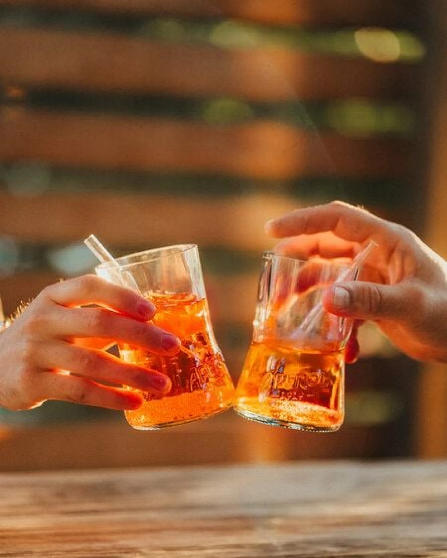 MaBe 4er Set Aperol Gläser - UPCYCLING aus der leeren 0,7l Flasche MIT 4x Glashalm – Ansicht 2