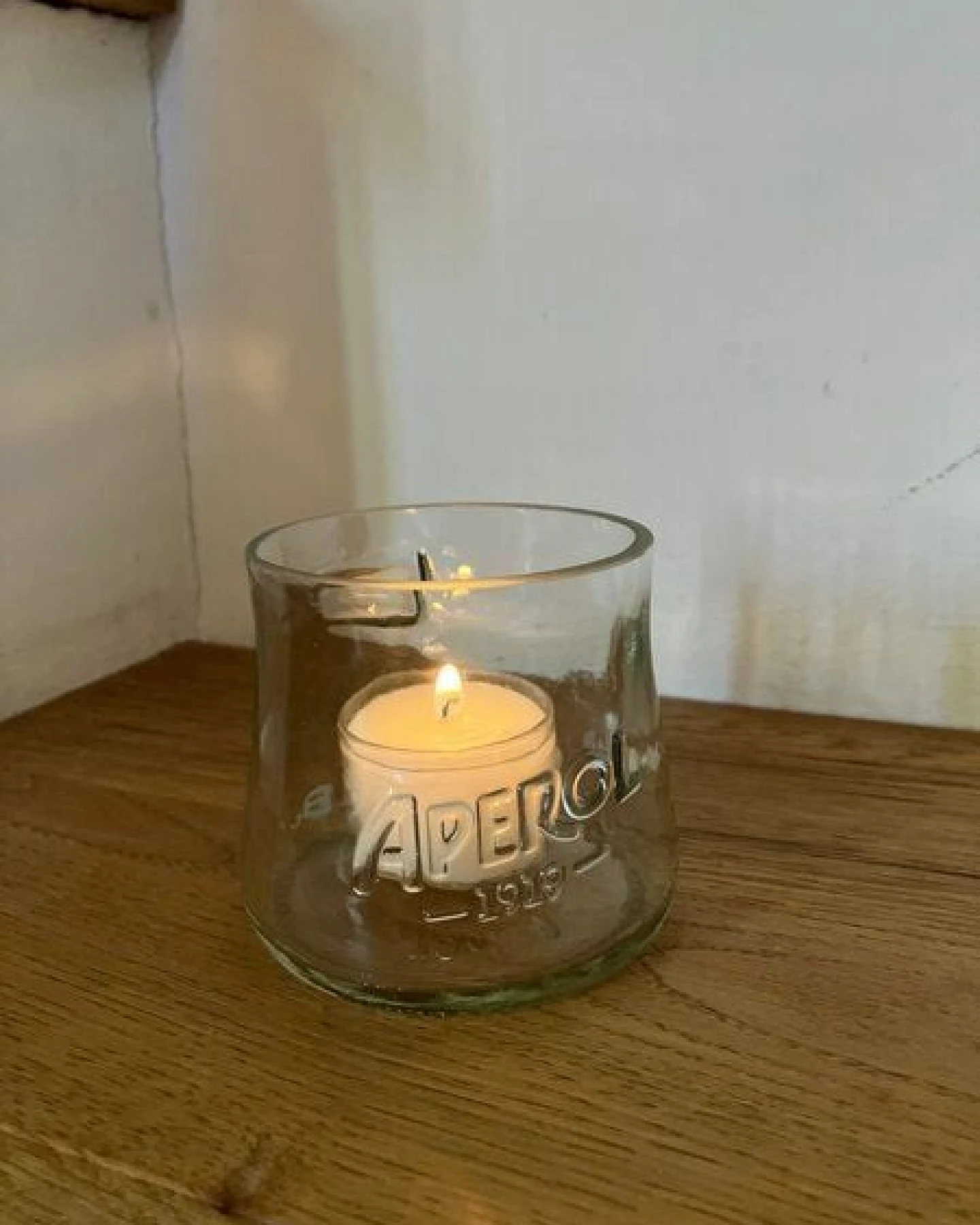 MaBe Teelichthalter - Upcycling aus der leergetrunkenen 0,7l Aperol Flasche - Nachhaltigkeit auf deinem Tisch – Ansicht 2