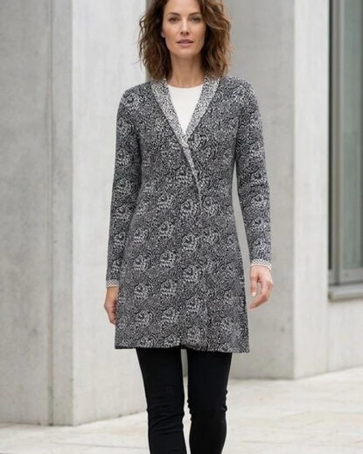 LANA Organic knielange Strickjacke - Jaquardmuster für Damen, Modell Jolina lang