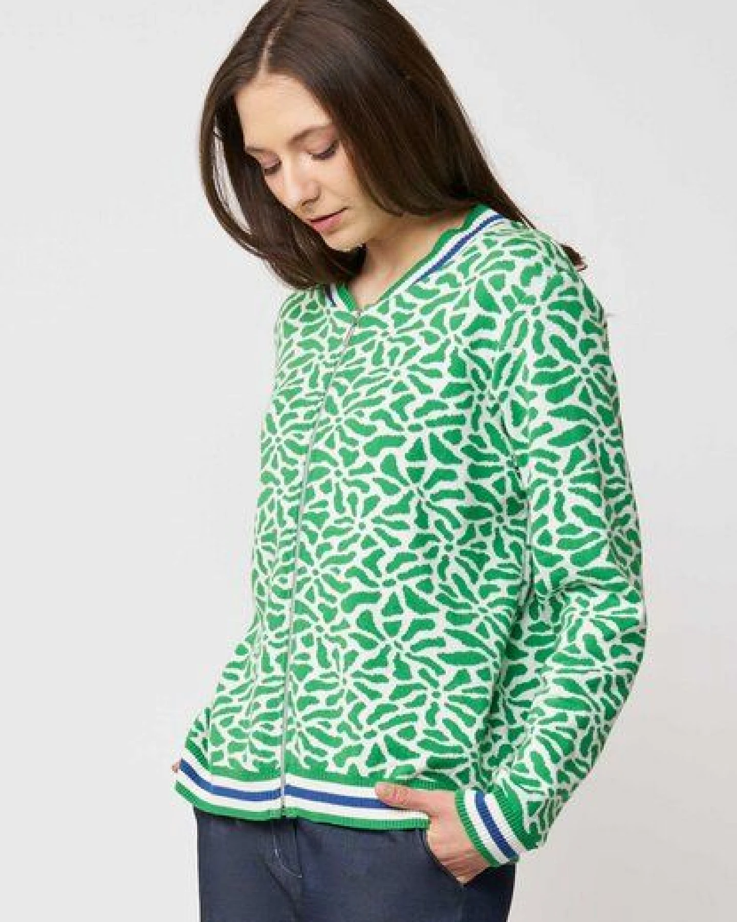 LANA Organic Strickjacke für Damen, Modell Alsora – Ansicht 4