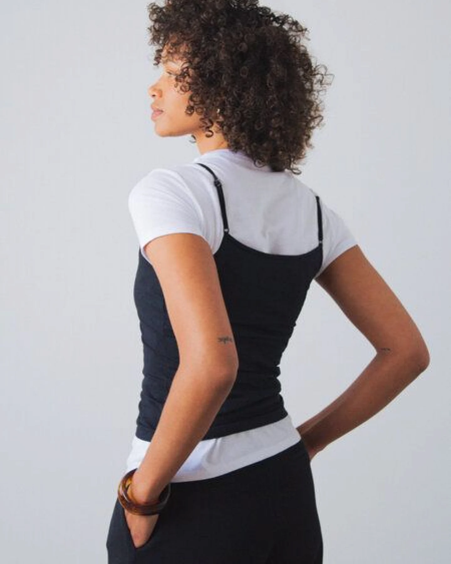 Honest Basics Damen Spaghetti Top aus Bio- und recycelter Baumwolle – Ansicht 2