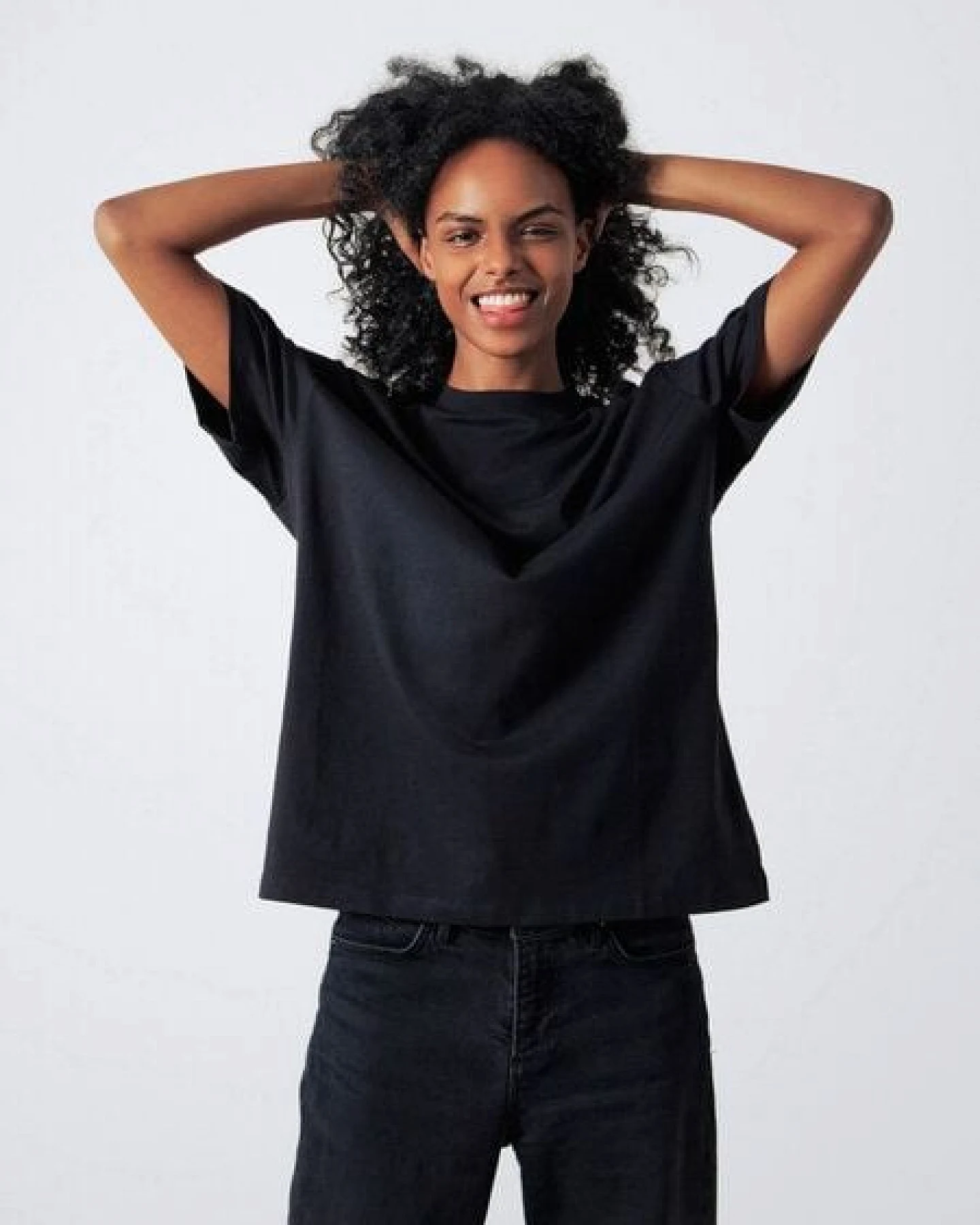 Honest Basics Damen Oversized T-Shirt aus Bio- und recycelter Baumwolle – Ansicht 2